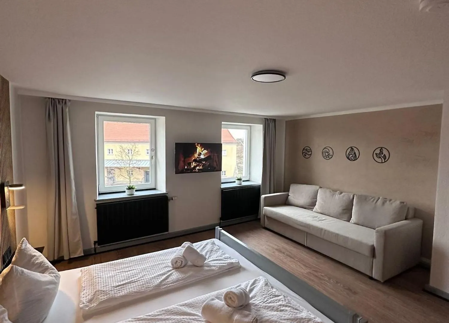 Gasthof Zum Goldenen Schiff - Lehm, Stil & Altstadtflair Marktbreit