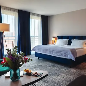 holiday-inn-city-center-east.find-berlin-hotels.com/